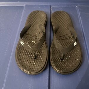 Nike - Black - Size 3 kids sandals